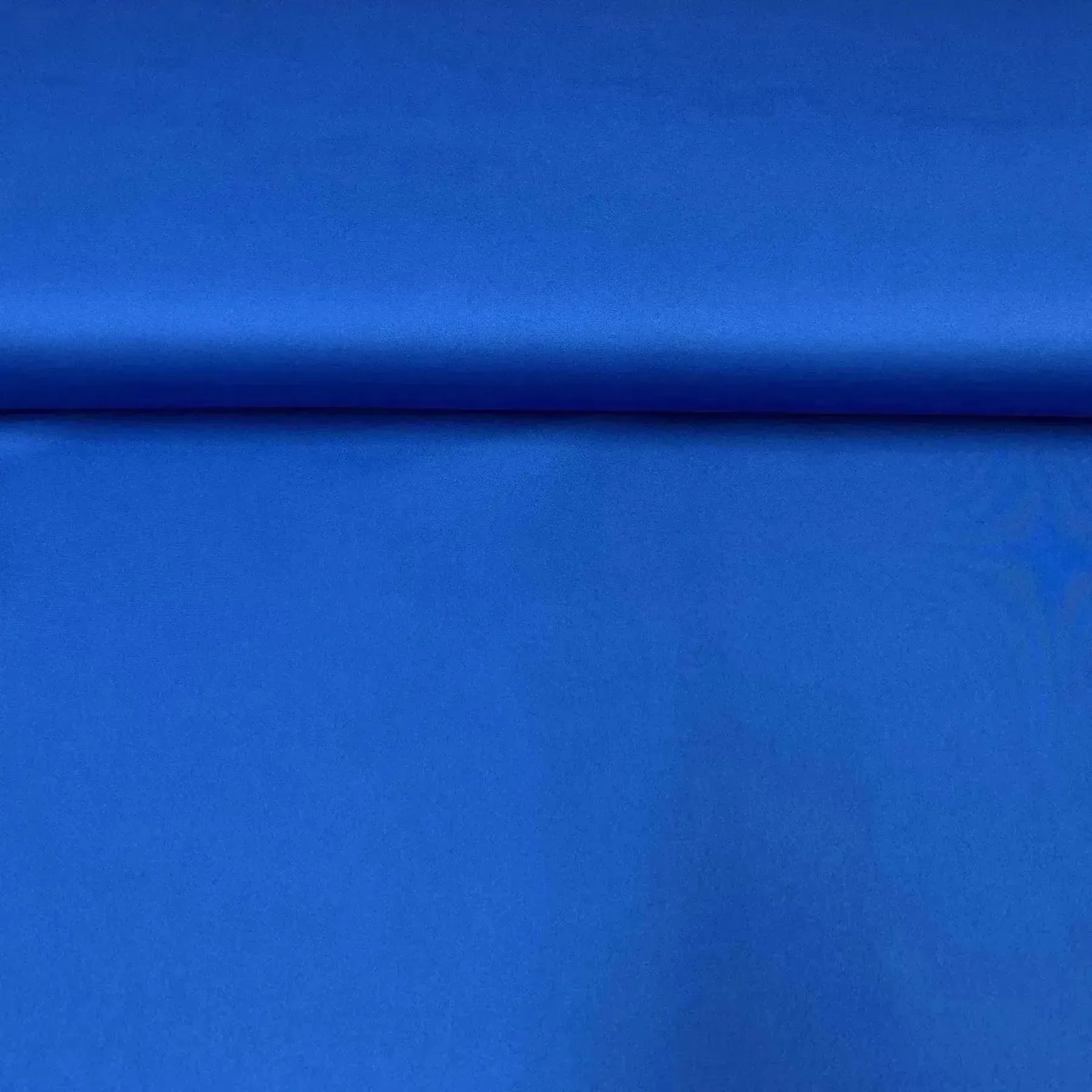 Tissu satin bleu